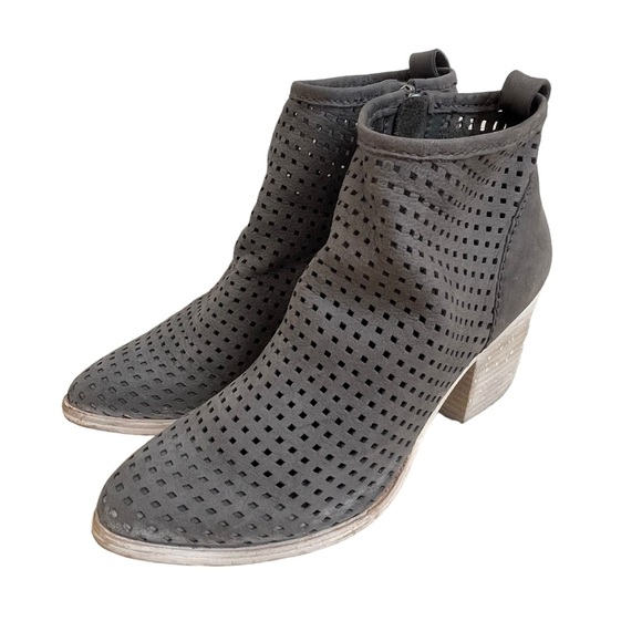 Dolce Vita Women’s Kenyon Perforated Leather Transitional Booties Size 7.5 Gray - Picture 4 of 9
